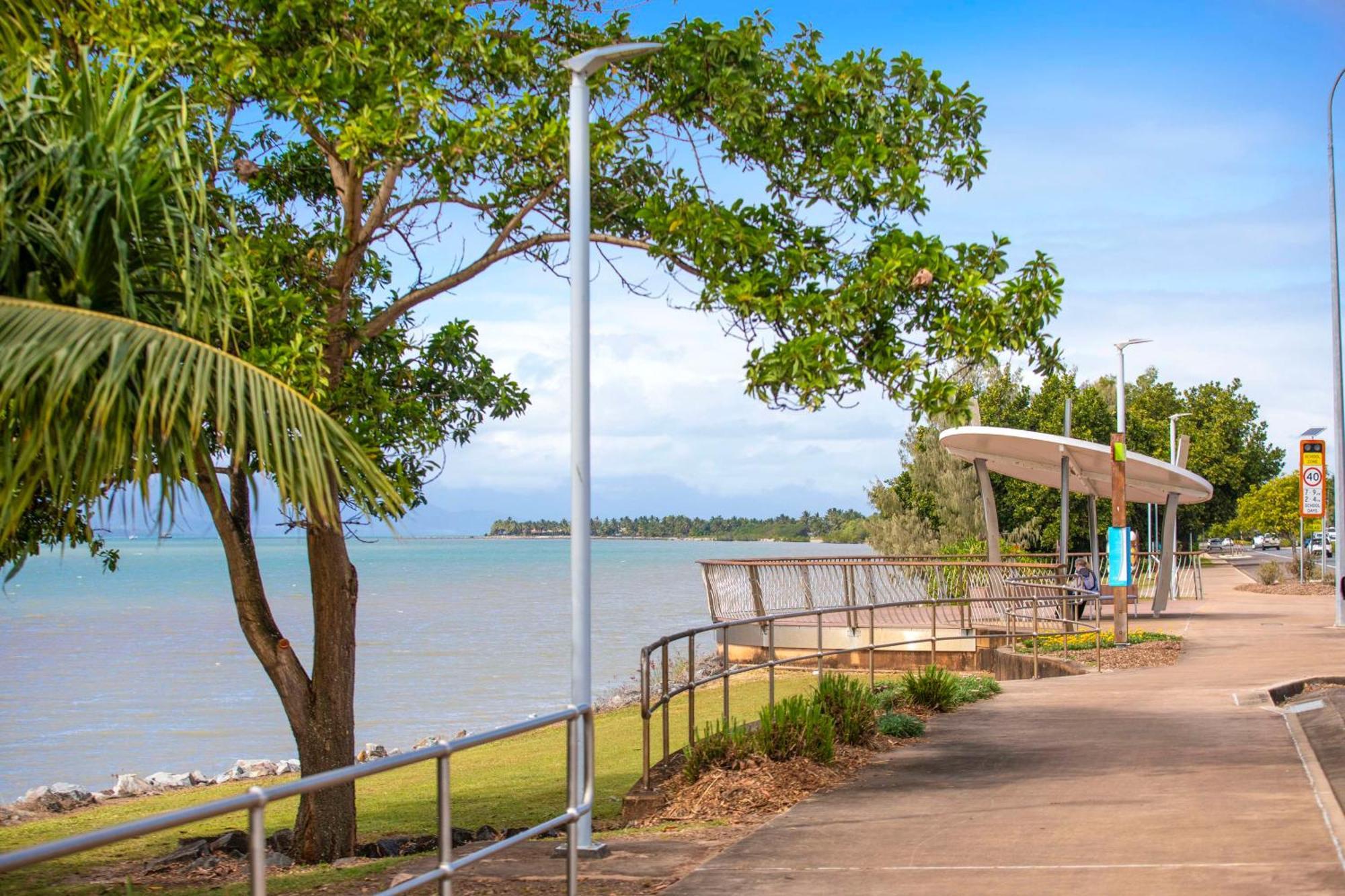 Nightcap At Marine Hotel Cardwell Exterior foto